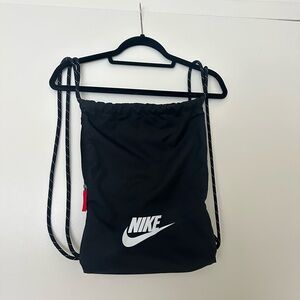 Nike Heritage 2 Gym Sack Black & White Drawstring Bag (NWOT)